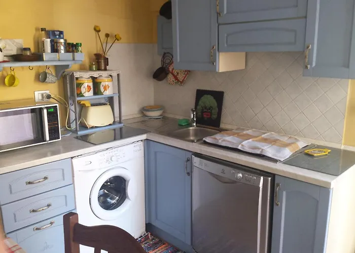 Centre With Patio Apartment *